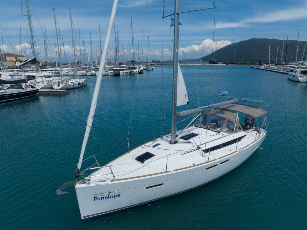 Sailing yacht Sun Odyssey 419 Penelope