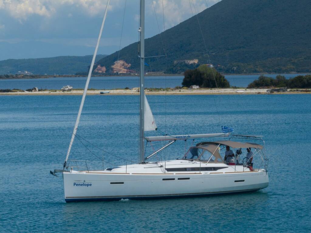 Sailing yacht Sun Odyssey 419 Penelope