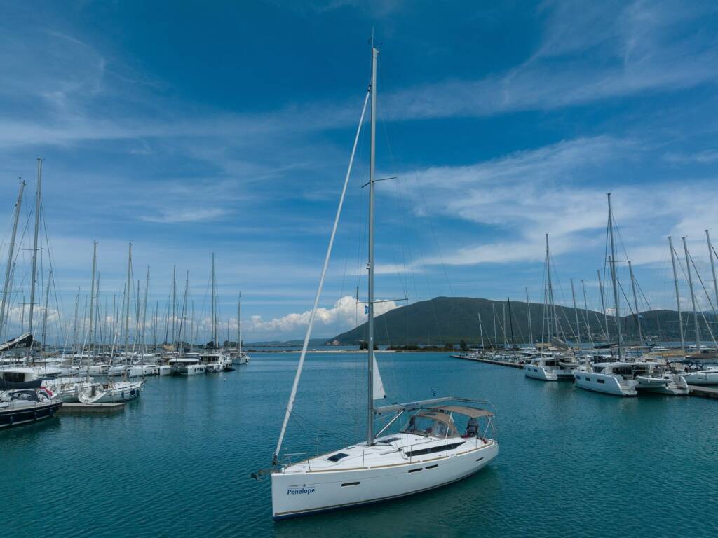 Sailing yacht Sun Odyssey 419 Penelope