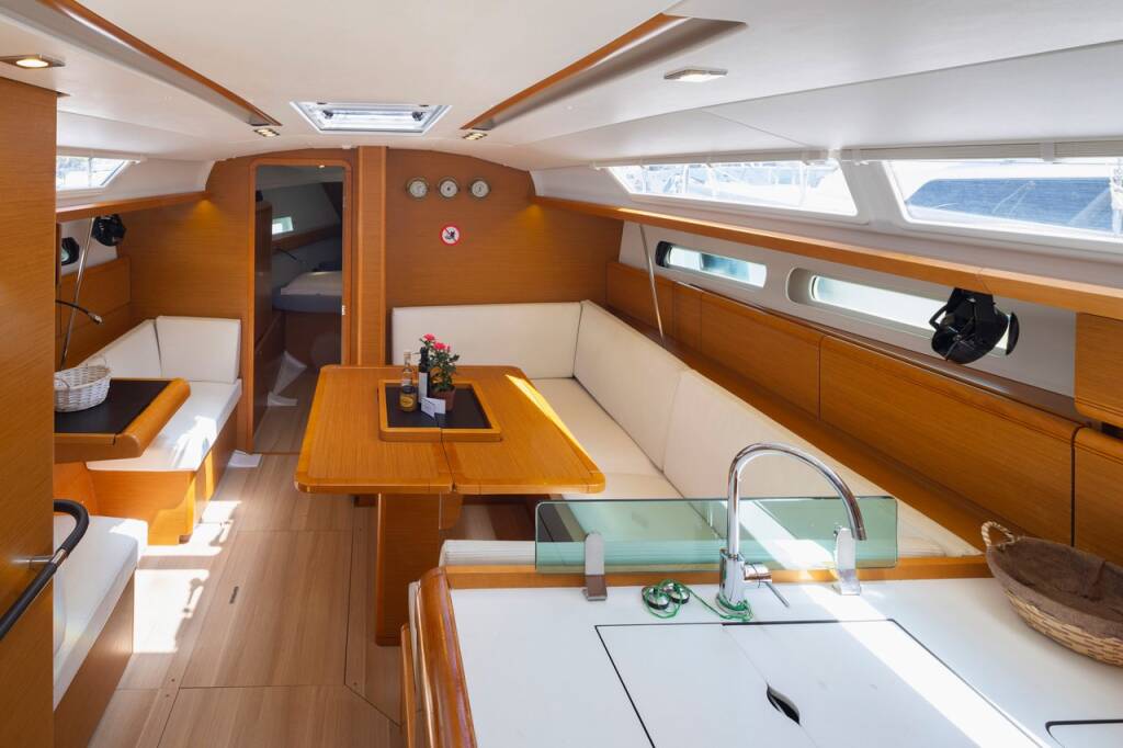 Sailing yacht Sun Odyssey 419 Penelope