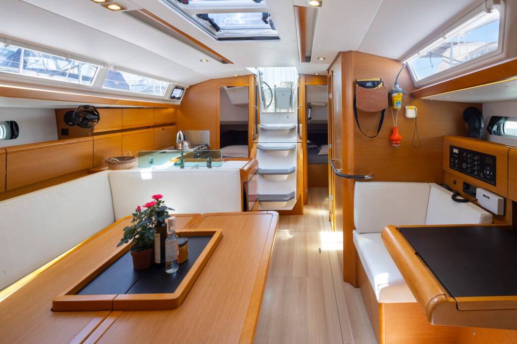 Sailing yacht Sun Odyssey 419 Penelope