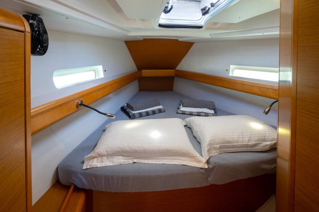 Sailing yacht Sun Odyssey 419 Penelope