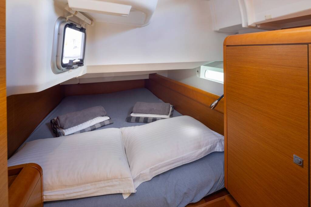 Sailing yacht Sun Odyssey 419 Penelope