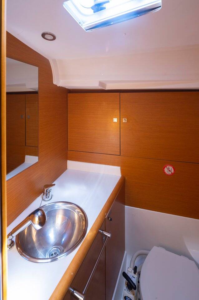 Sailing yacht Sun Odyssey 419 Penelope