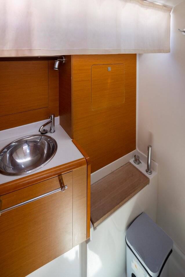 Sailing yacht Sun Odyssey 419 Penelope