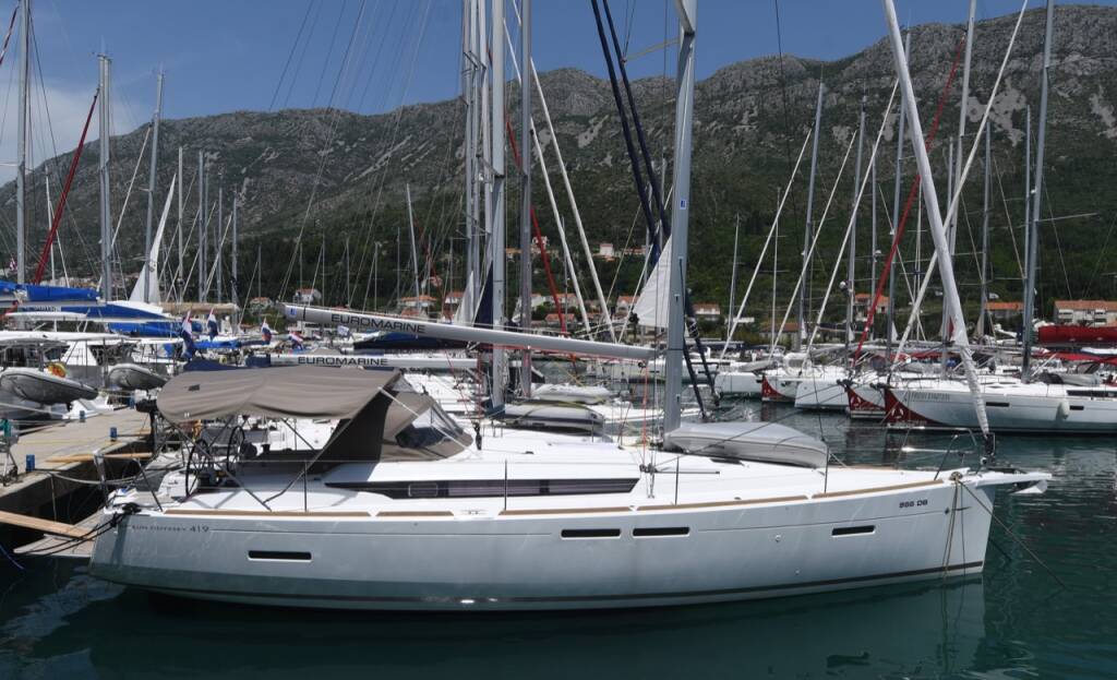 Sailing yacht Sun Odyssey 419 Euros