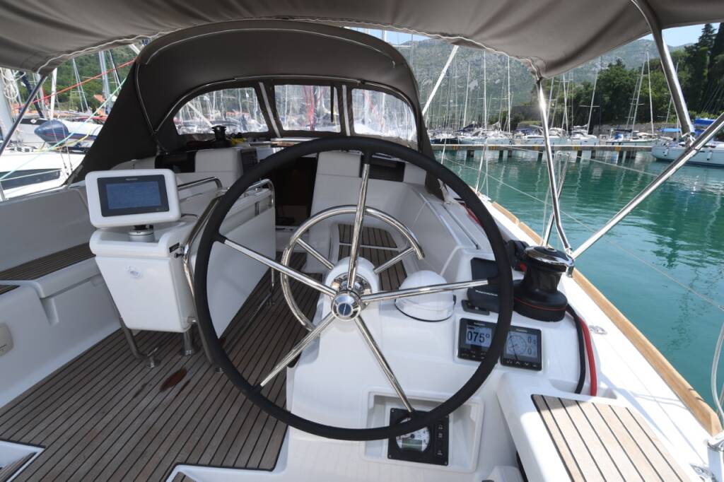 Sailing yacht Sun Odyssey 419 Euros
