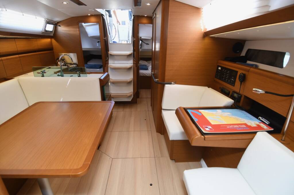 Sailing yacht Sun Odyssey 419 Euros