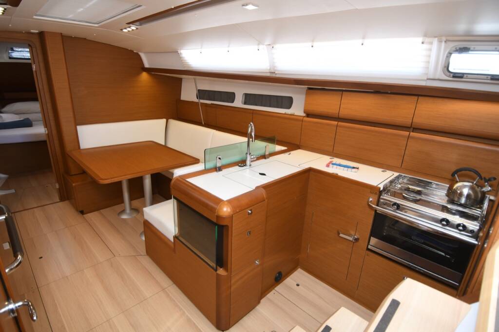 Sailing yacht Sun Odyssey 419 Euros