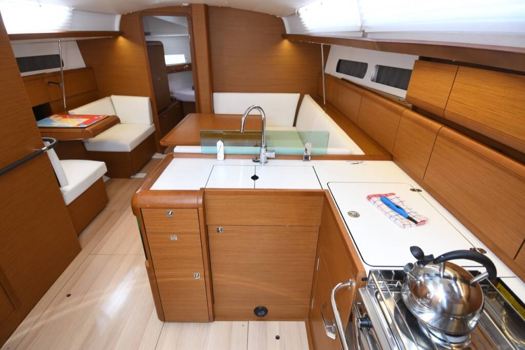 Sailing yacht Sun Odyssey 419 Euros