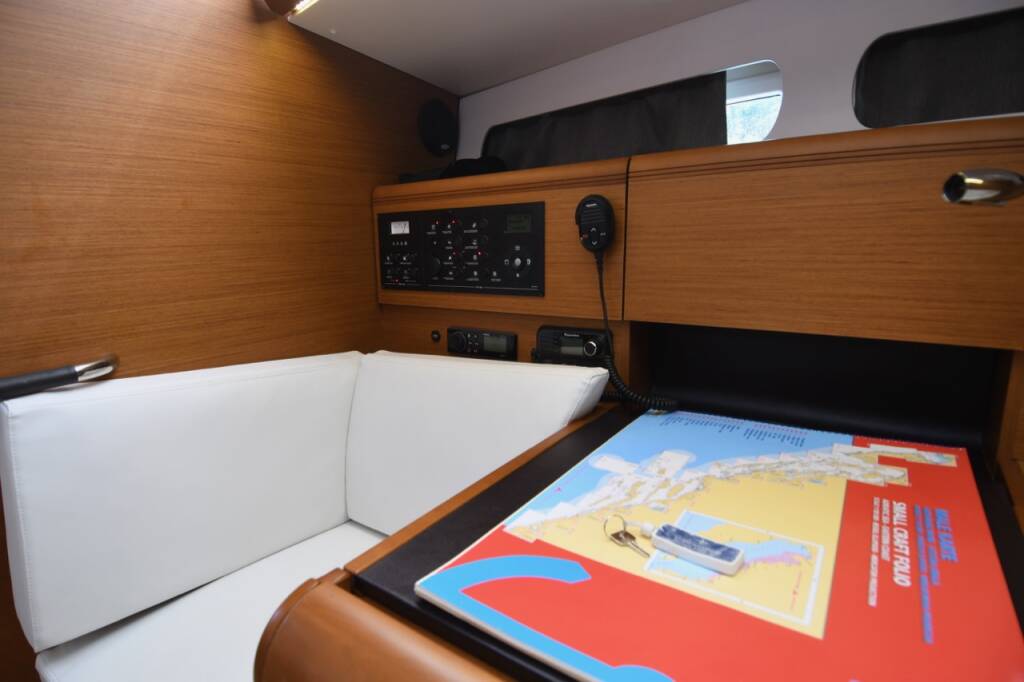 Sailing yacht Sun Odyssey 419 Euros