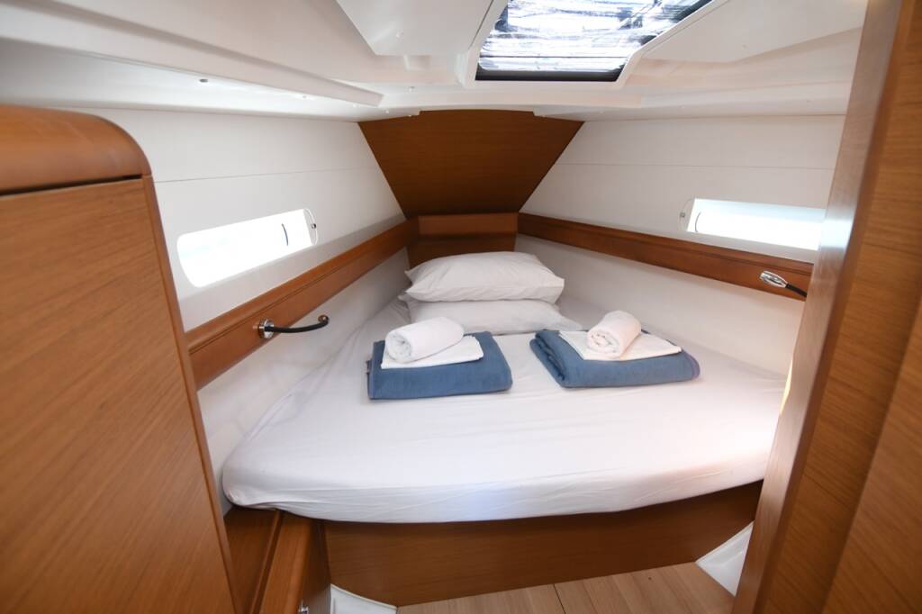 Sailing yacht Sun Odyssey 419 Euros