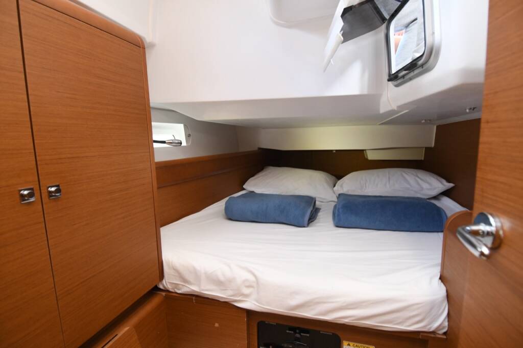 Sailing yacht Sun Odyssey 419 Euros