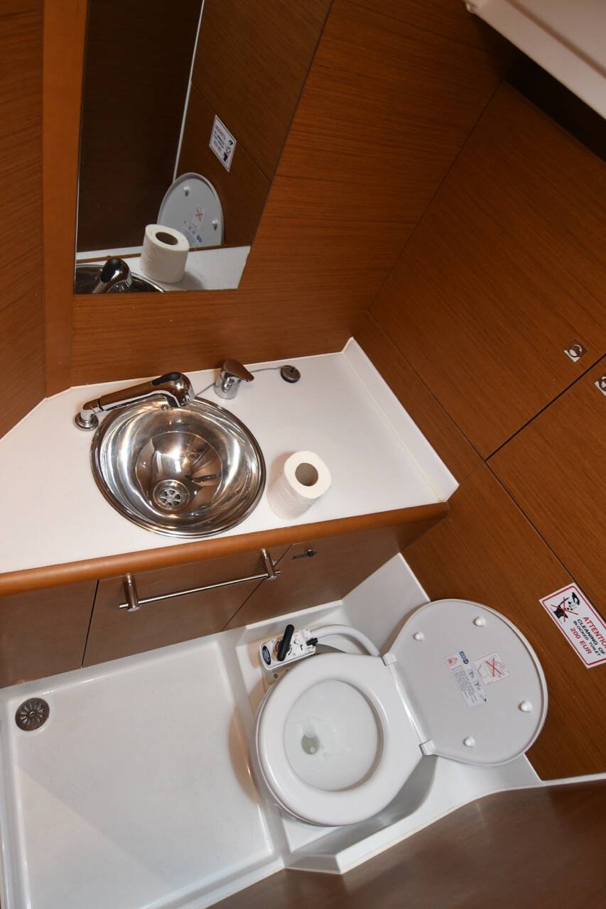 Sailing yacht Sun Odyssey 419 Euros