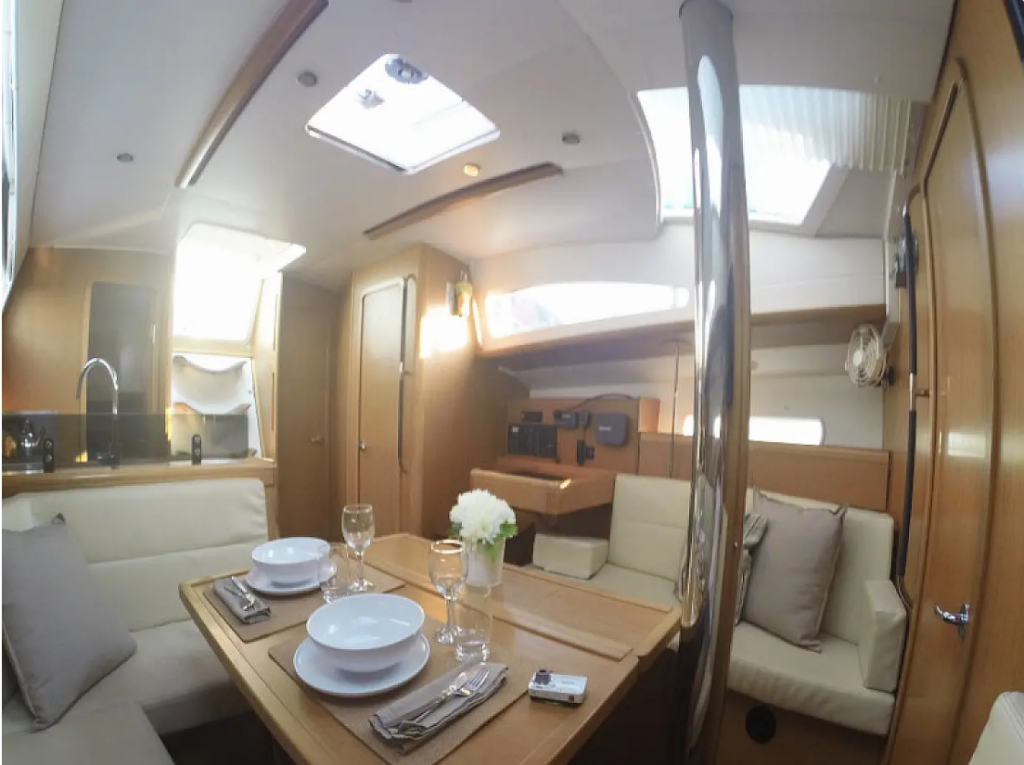 Sailing yacht Sun Odyssey 42 DS Sweet Alis