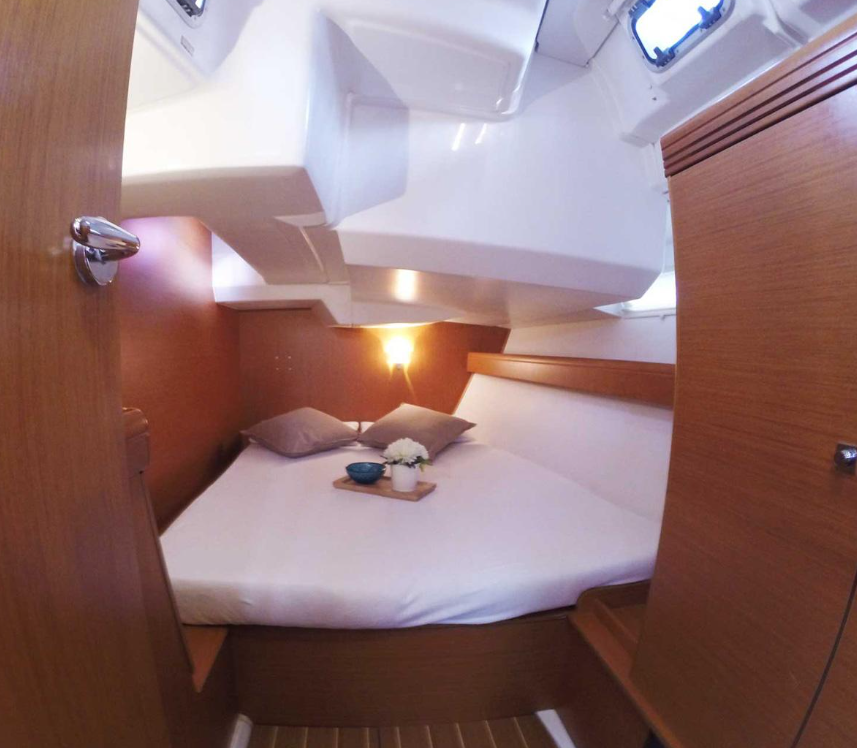 Sailing yacht Sun Odyssey 42 DS Sweet Alis