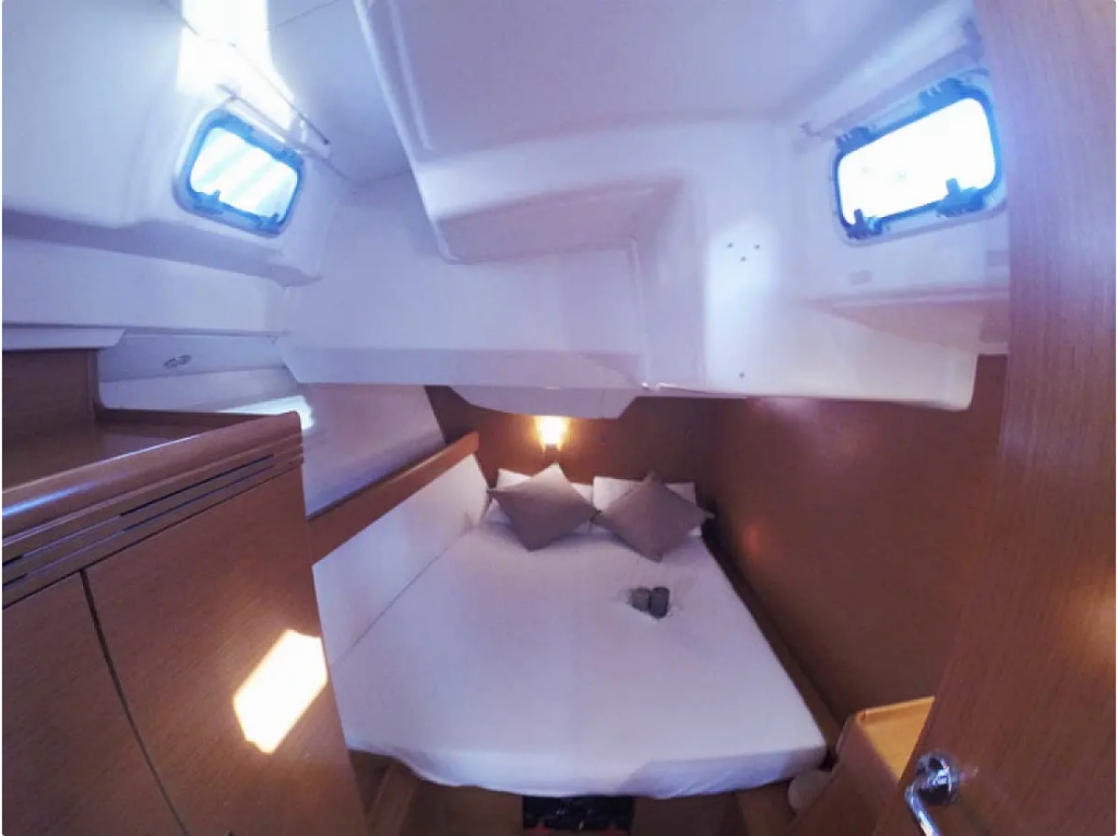 Sailing yacht Sun Odyssey 42 DS Sweet Alis