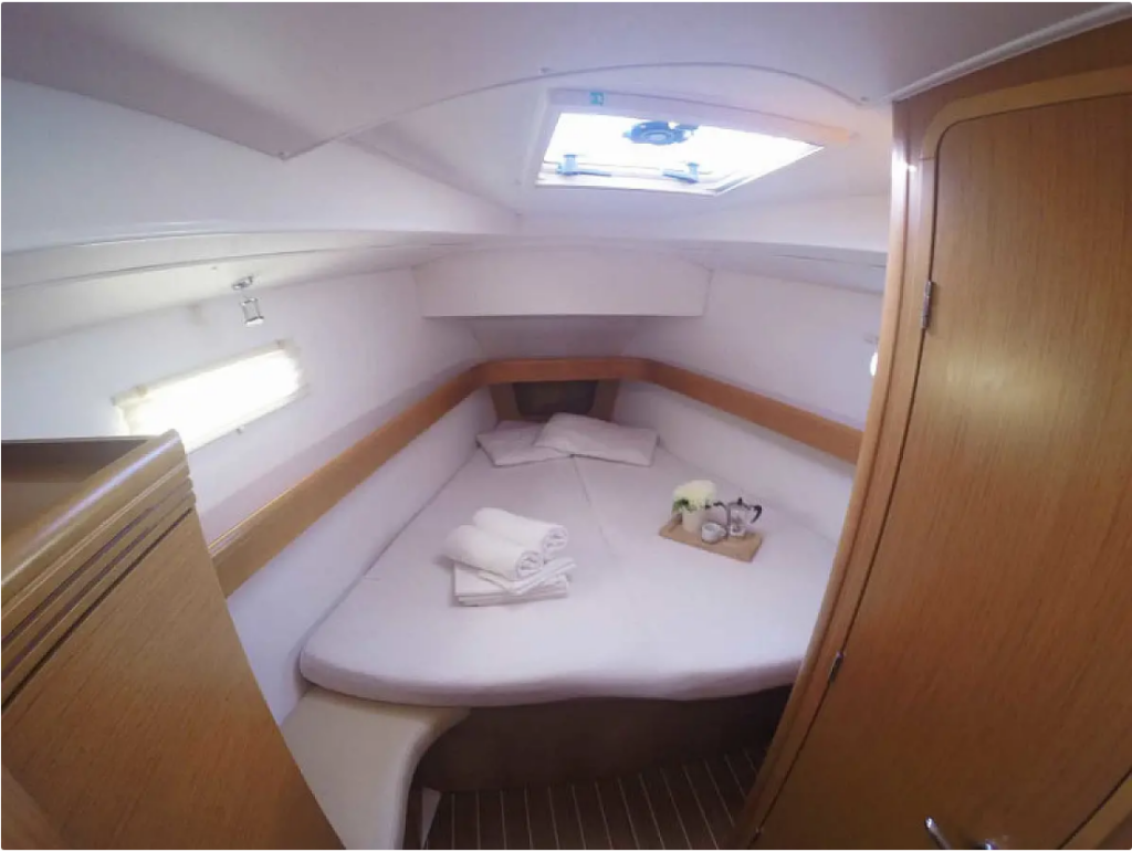 Sailing yacht Sun Odyssey 42 DS Sweet Alis