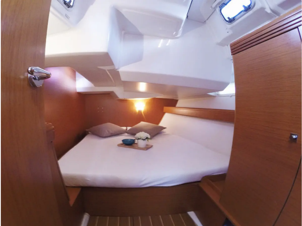 Sailing yacht Sun Odyssey 42 DS Sweet Alis