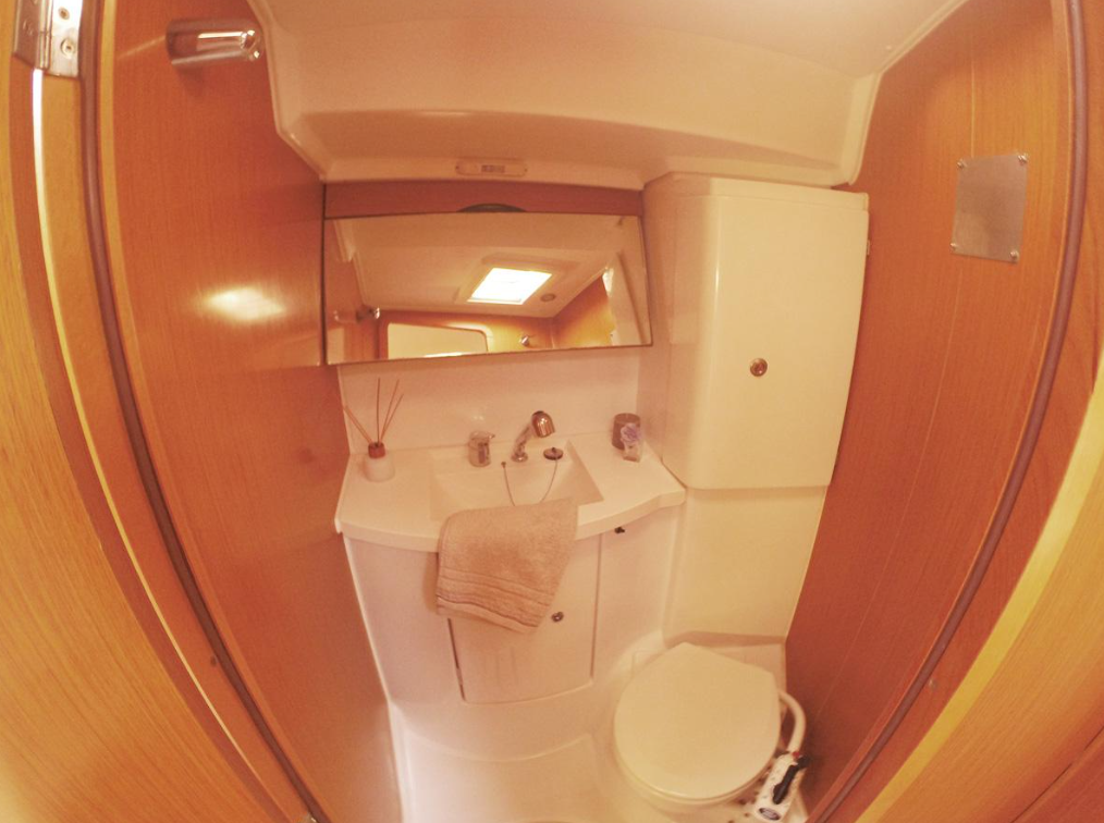 Sailing yacht Sun Odyssey 42 DS Sweet Alis
