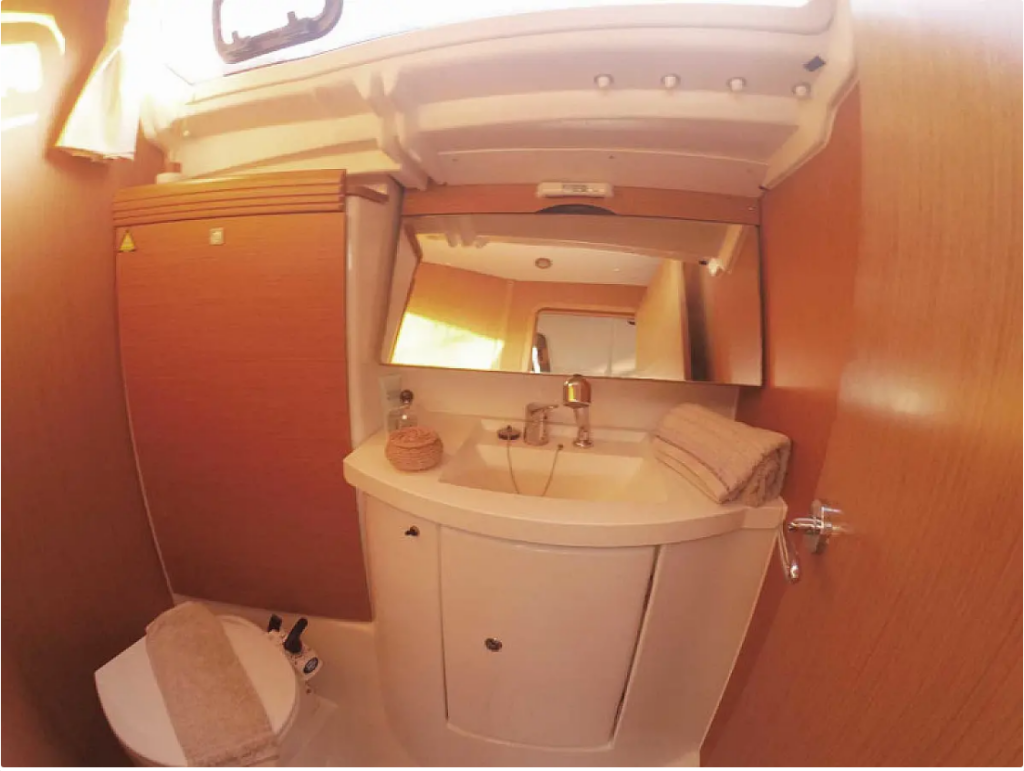 Sailing yacht Sun Odyssey 42 DS Sweet Alis