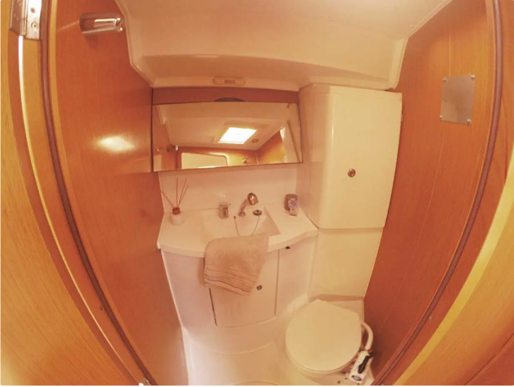 Sailing yacht Sun Odyssey 42 DS Sweet Alis