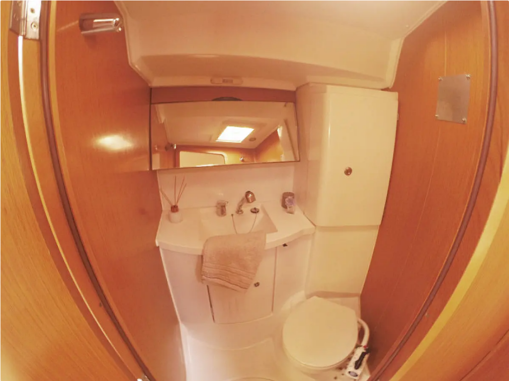 Sailing yacht Sun Odyssey 42 DS Sweet Alis