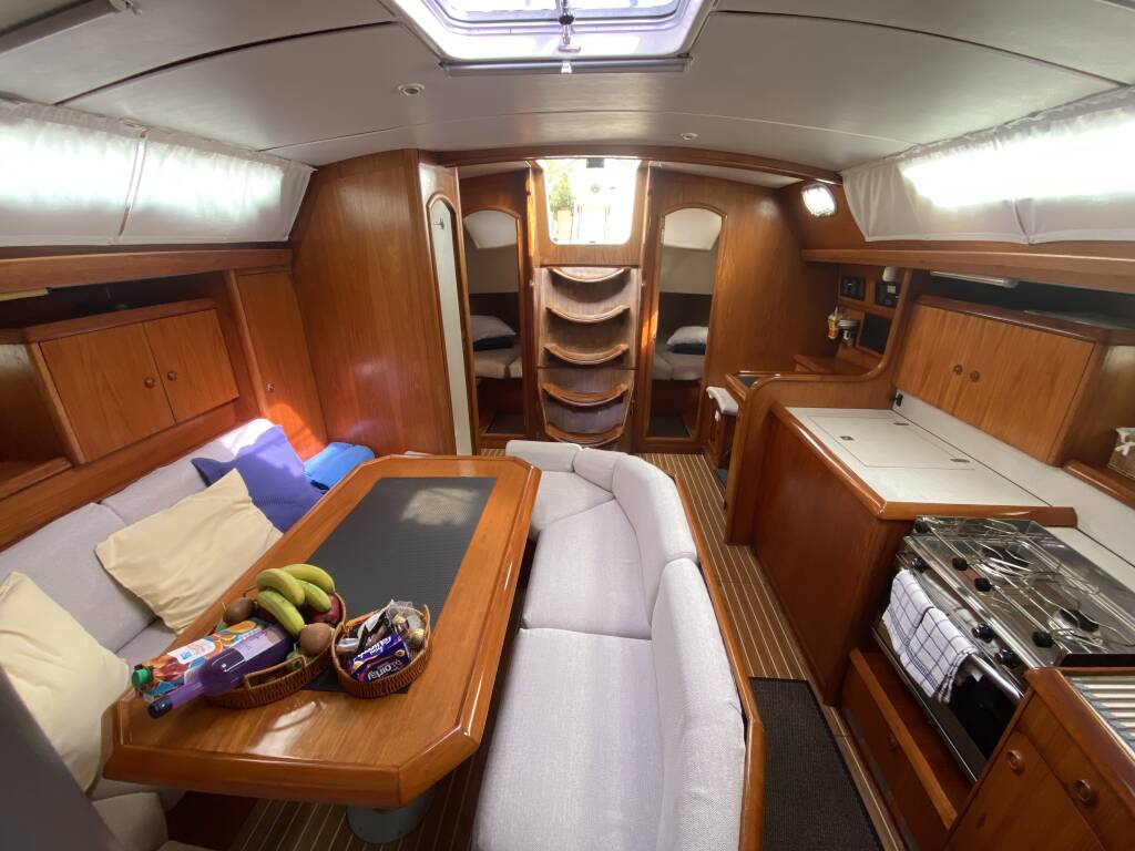 Sailing yacht Sun Odyssey 42.2 Stefi