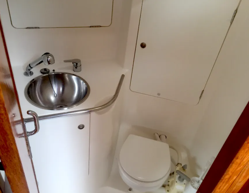 Sailing yacht Sun Odyssey 42.2 Stefi