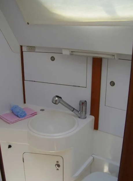 Sailing yacht Sun Odyssey 42.2 Stefi