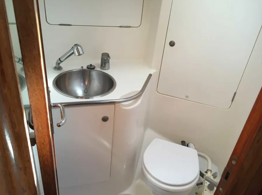 Sailing yacht Sun Odyssey 42.2 Stefi