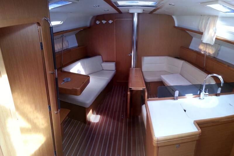 Sailing yacht Sun Odyssey 42i Performance Margot