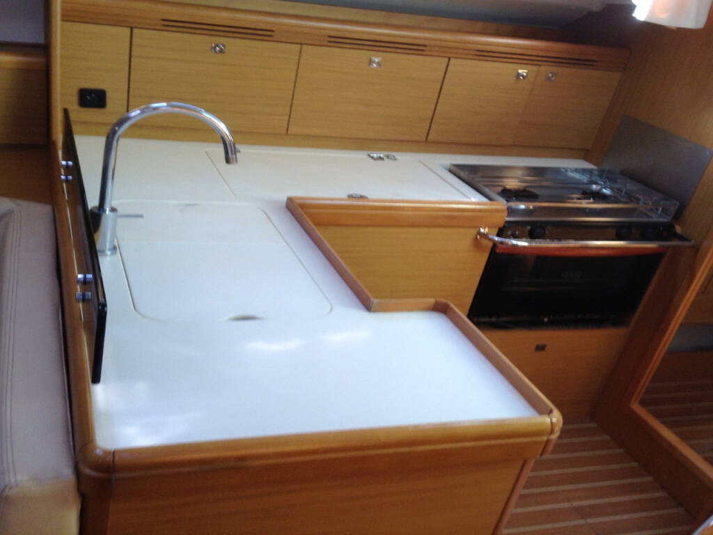 Sailing yacht Sun Odyssey 42i Billmaira