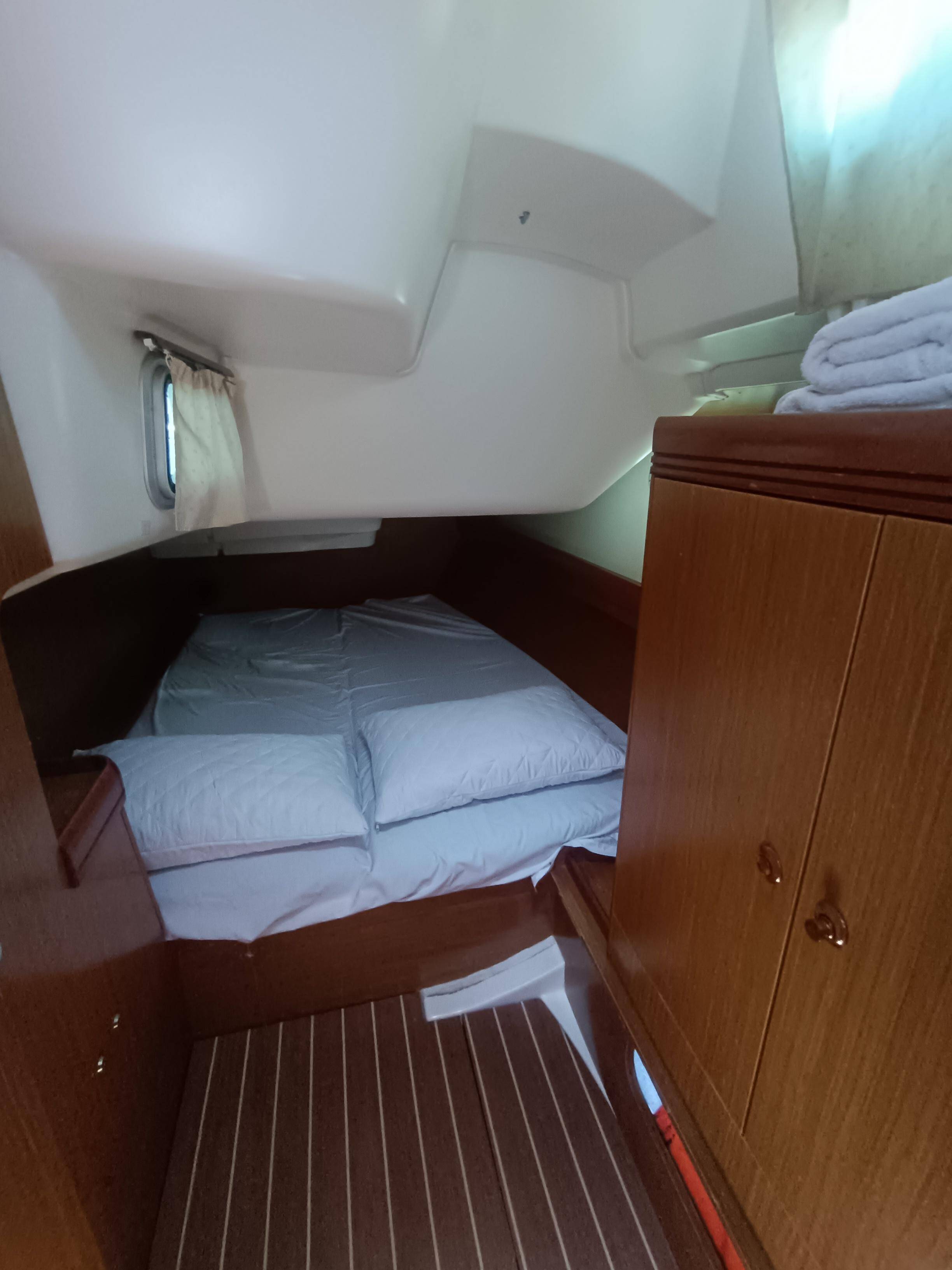 Sailing yacht Sun Odyssey 42i Sea Obsession