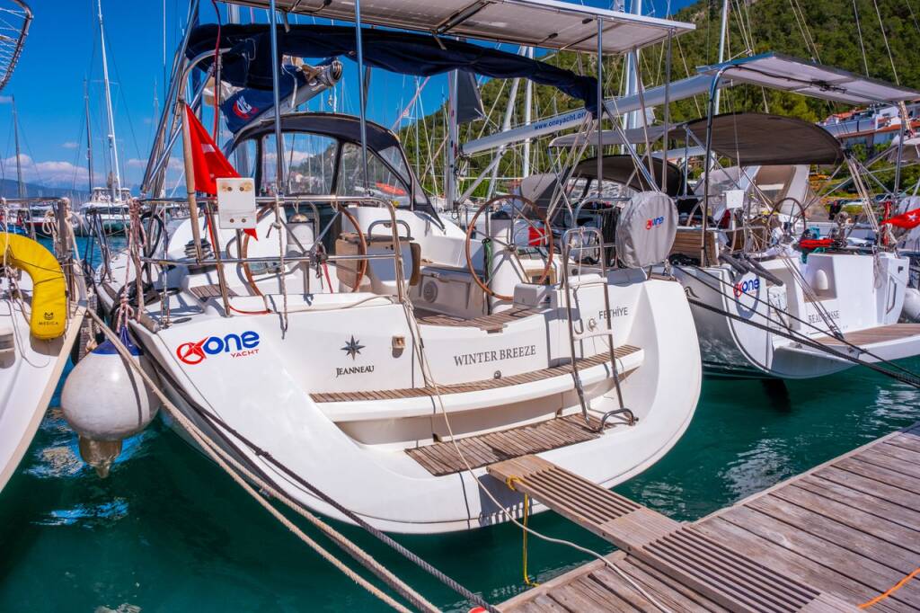 Sailing yacht Sun Odyssey 42i Winter Breeze