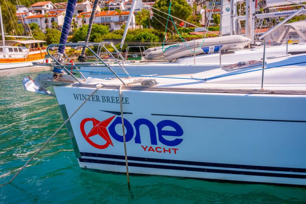 Sailing yacht Sun Odyssey 42i Winter Breeze