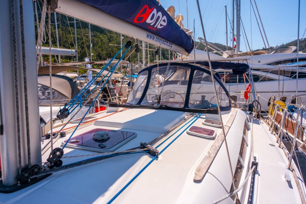 Sailing yacht Sun Odyssey 42i Winter Breeze