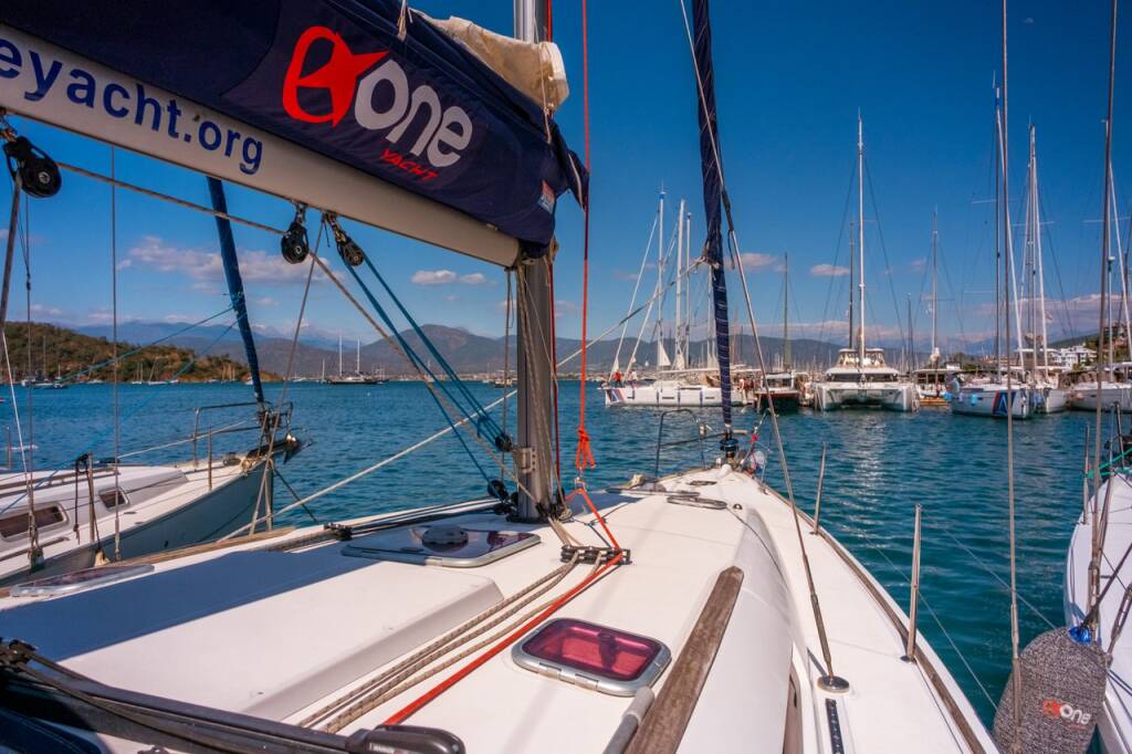 Sailing yacht Sun Odyssey 42i Winter Breeze