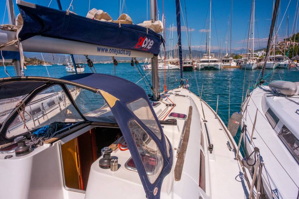 Sailing yacht Sun Odyssey 42i Winter Breeze