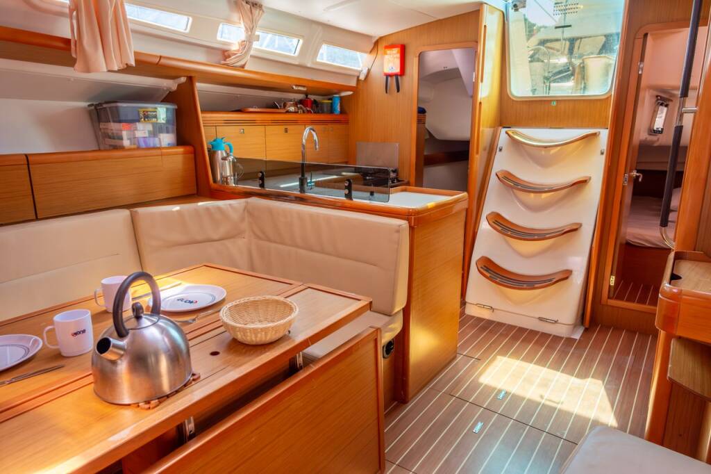Sailing yacht Sun Odyssey 42i Winter Breeze