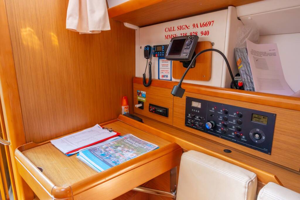 Sailing yacht Sun Odyssey 42i Winter Breeze