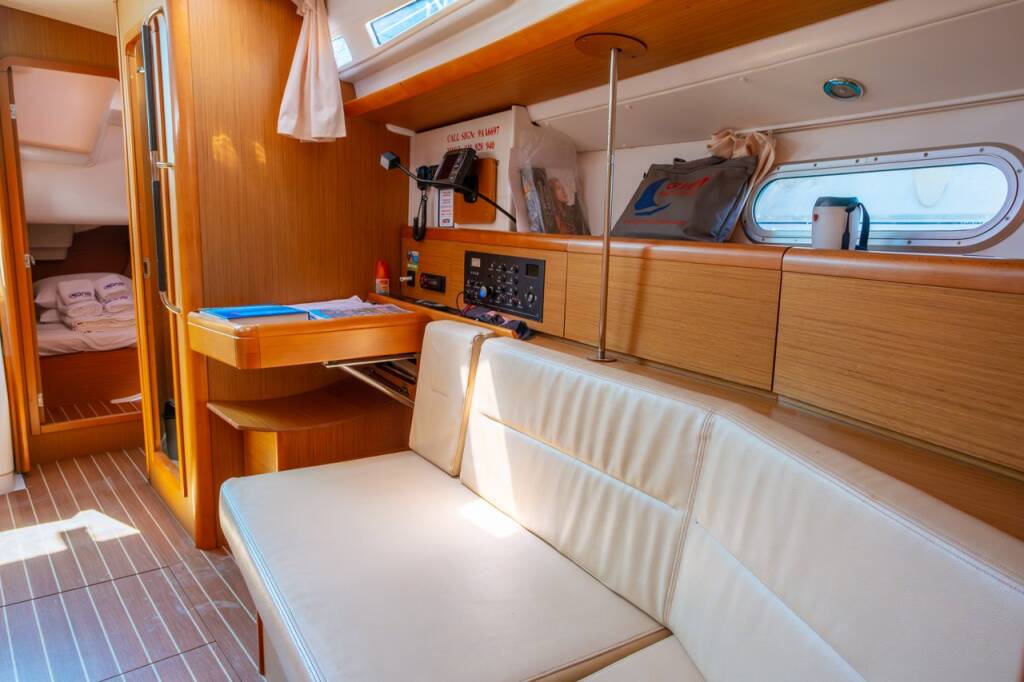 Sailing yacht Sun Odyssey 42i Winter Breeze