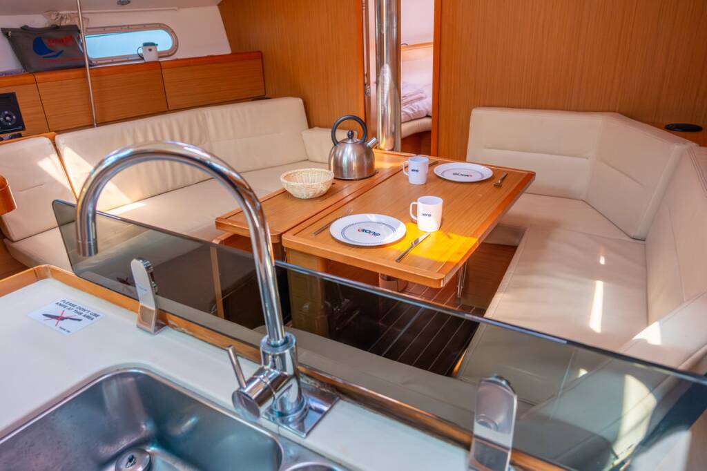 Sailing yacht Sun Odyssey 42i Winter Breeze