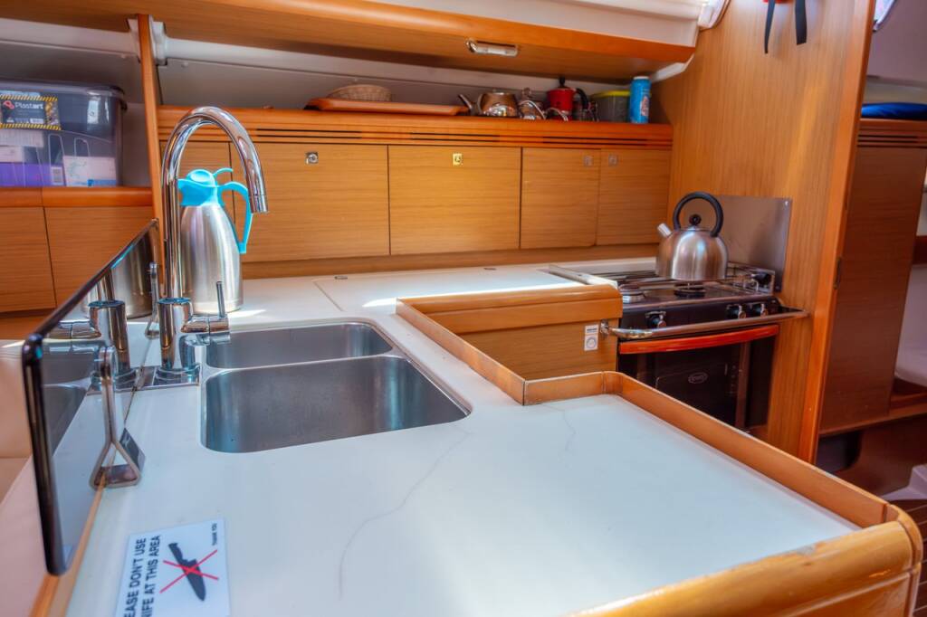 Sailing yacht Sun Odyssey 42i Winter Breeze