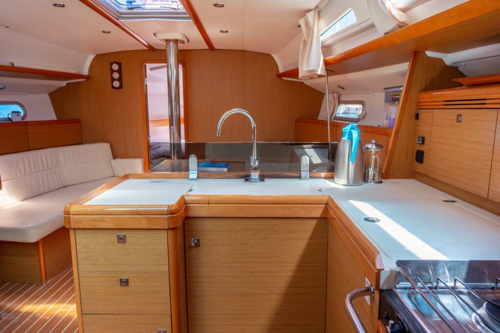 Sailing yacht Sun Odyssey 42i Winter Breeze