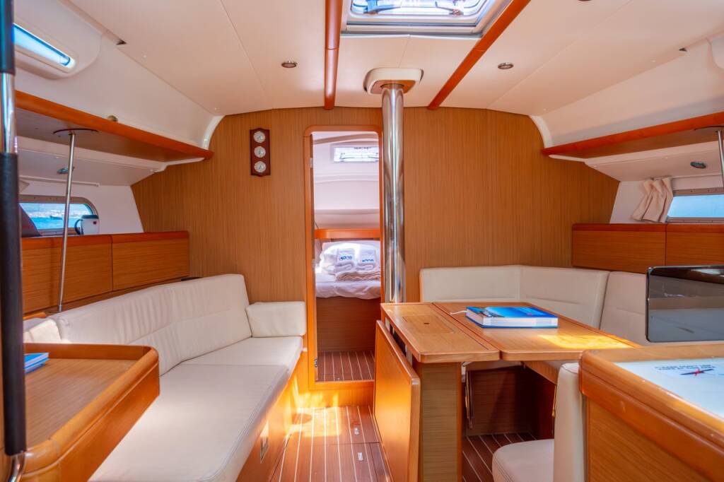 Sailing yacht Sun Odyssey 42i Winter Breeze
