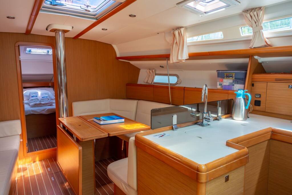 Sailing yacht Sun Odyssey 42i Winter Breeze