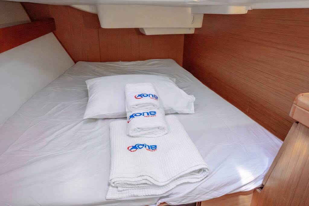 Sailing yacht Sun Odyssey 42i Winter Breeze