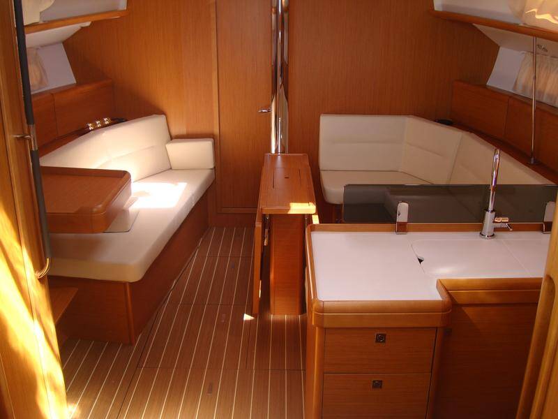 Sailing yacht Sun Odyssey 42i Praha