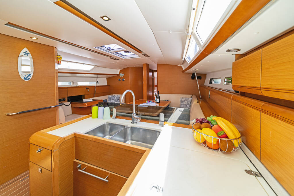 Sailing yacht Sun Odyssey 439 Marina I